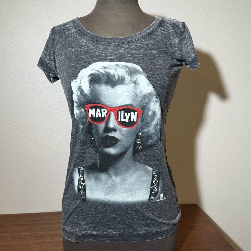 Marilyn Monroe Mighty Fine ACN Red Carpet Noir T-Shirt. New. Med.